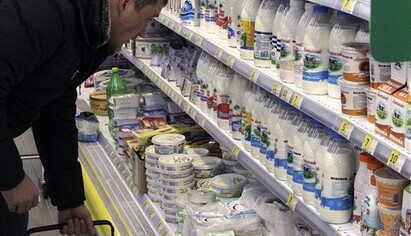 Никто стакан молока не подаст