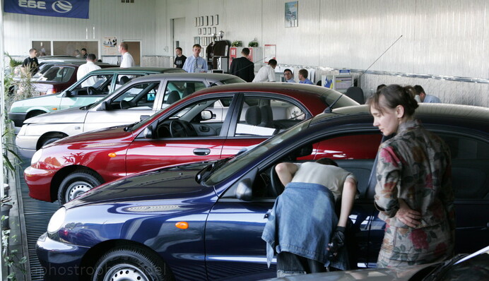 Внутренний рынок автомобилей упал на 60%