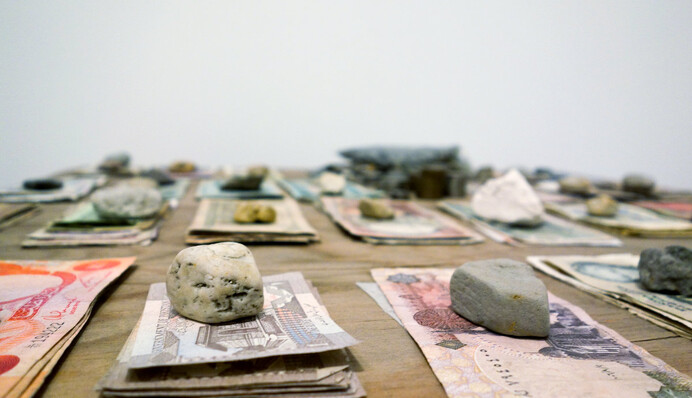 Валюту вытолкали на продажу