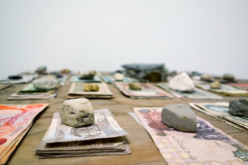 Валюту вытолкали на продажу