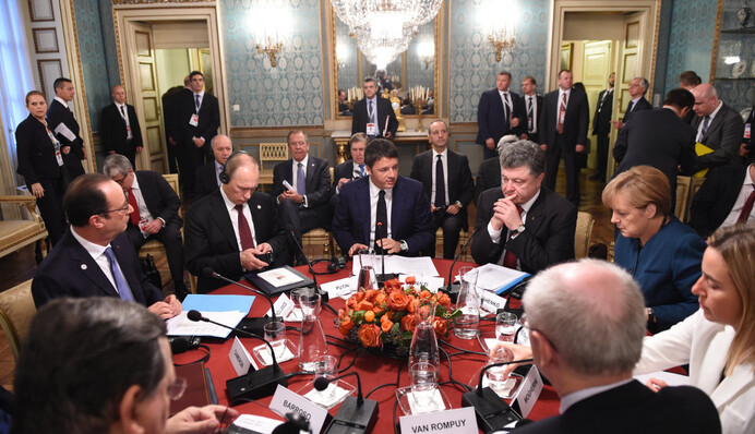 Владимиру Путину показали мирный путь