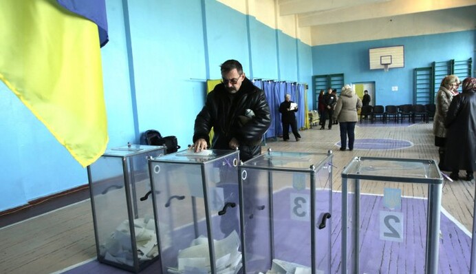 Донецк выпал из украинского времени