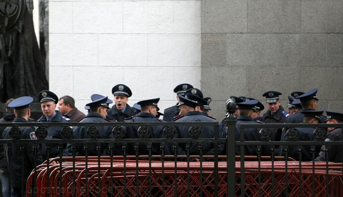 Милиция сдает посты