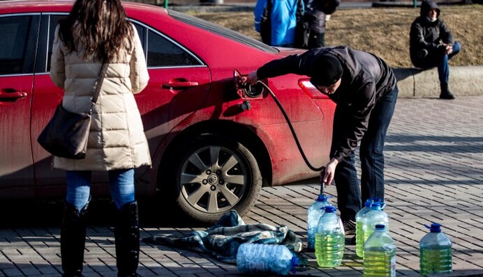 Бензин попросили упасть