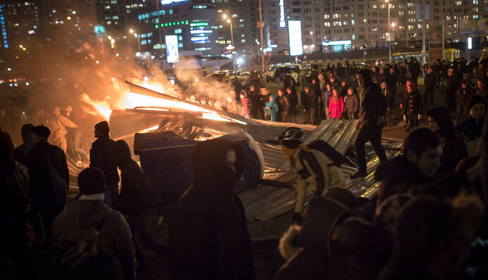 Забор валили с огоньком