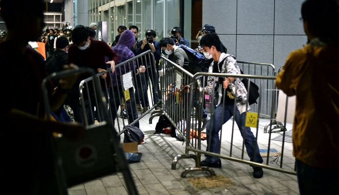 Протестующие Гонконга не дремлют