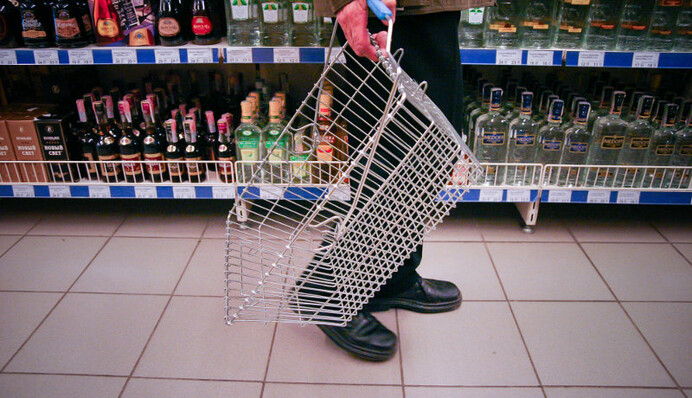 Розничных операторов заставляют быстрее расплачиваться за алкоголь