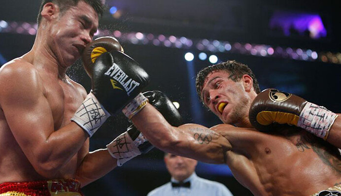​Василий Ломаченко победил одной правой