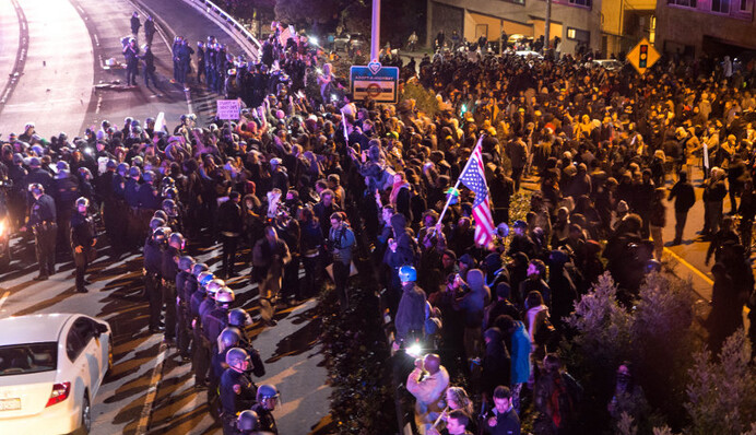 США охватили антирасистские митинги