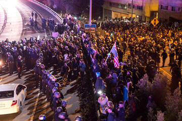 США охватили антирасистские митинги