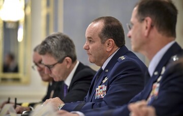 «США будут тесно сотрудничать с руководством Украины»