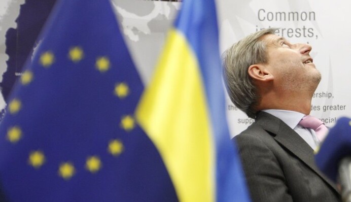 Новый еврокомиссар приехал в Киев с кнутом и пряником
