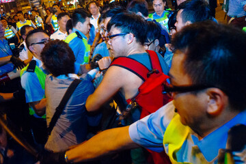 Протесты в Гонконге «зашли слишком далеко»