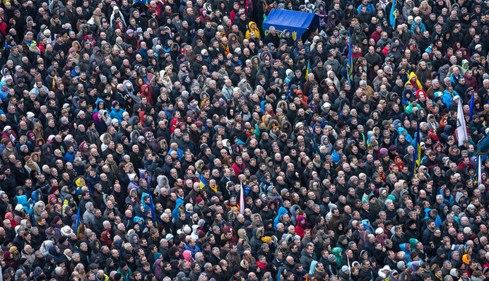 Как и год назад с верой в перемены