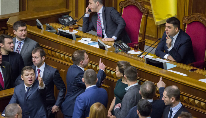 Народные депутаты медленно запрягают