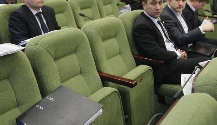 Народные депутаты решили сэкономить на своих коллегах