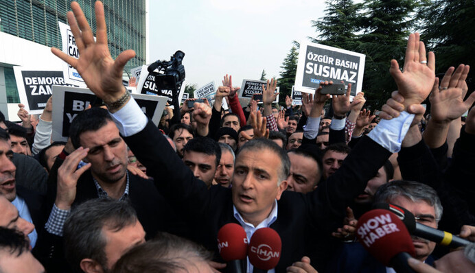 В Турции прессу лишили свободы