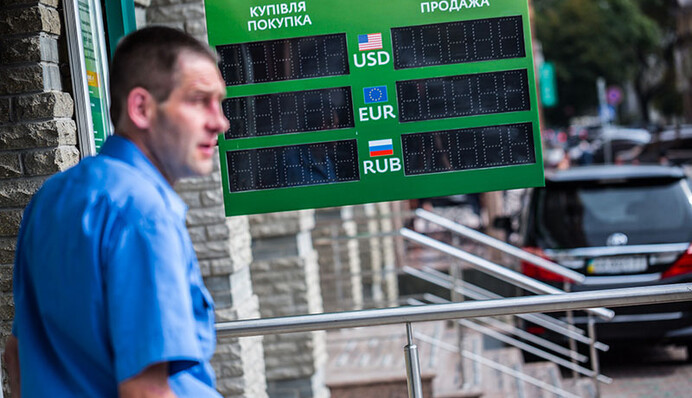 Арсений Яценюк назвал курс гривны в 2015 году