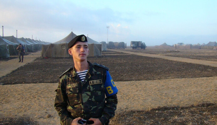 За военными присмотрят полицейские