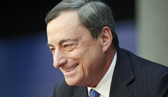 Европейский центробанк приносит евро в жертву экономическому росту