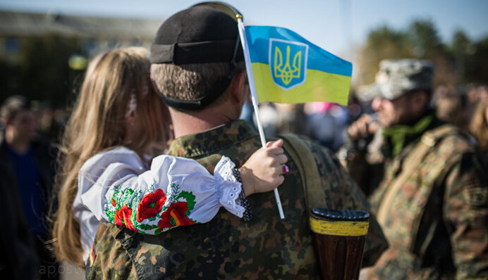 «Мой папа вернется и починит мне сапожки!»