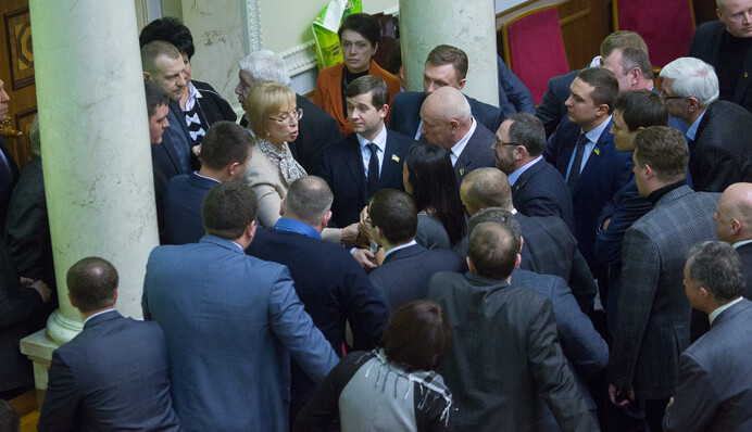 Верховная рада погрязла в антикоррупции