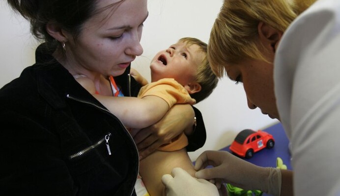 Старые запасы препаратов держат вакцинацию украинцев на плаву