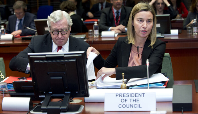 Совет ЕС отложил новые санкции против России на неделю