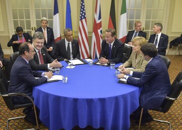 FT: Петр Порошенко шантажировал Владимира Путина, чтобы добиться прекращения огня