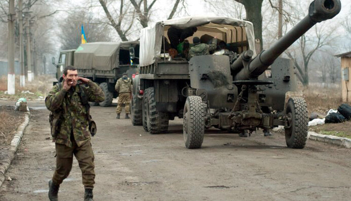 Украина начала отвод тяжелого вооружения в зоне АТО
