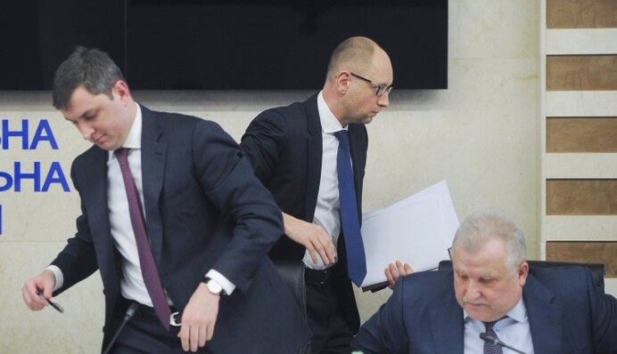 Орехи раскололи налоговую, таможню и милицию