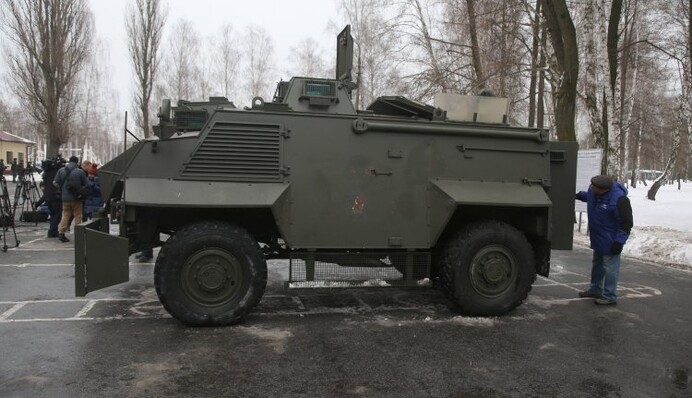Британский броневик не выдержал украинского движения