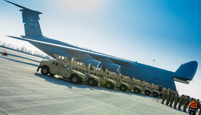 Как в Украине встречали бронемашины из США: фоторепортаж