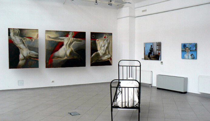 Художники показали «слеш» войне