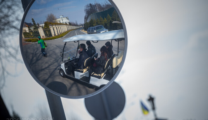 В поисках золотого батона: как живет «Межигорье»?