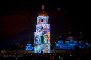 В Киеве показали грандиозное световое шоу: самые яркие фото