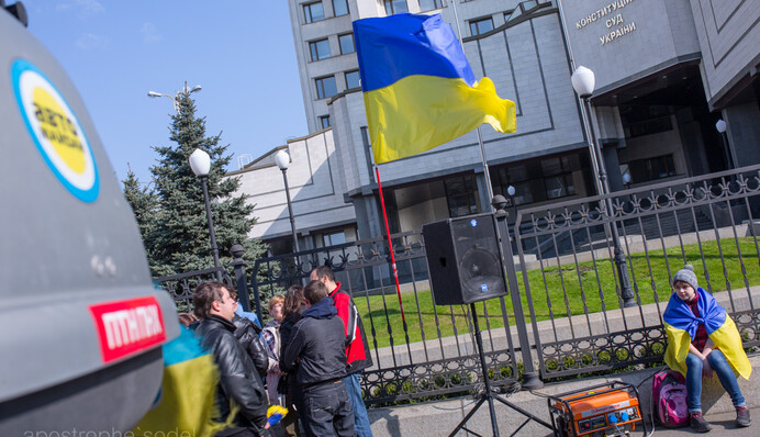 Закон о люстрации: КС остановился из-за конфликта интересов