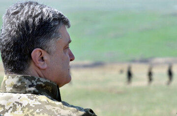 Введет ли Порошенко военное положение: прогноз экспертов для Донбасса