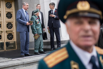 Четыре президента, места для ветеранов и бойцы АТО. Эксклюзивные фото из Рады