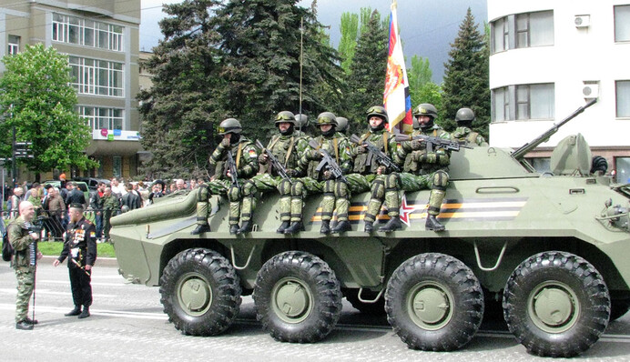 Моторола в орденах и раненый главарь ДНР. Репортаж и фото с парада в Донецке