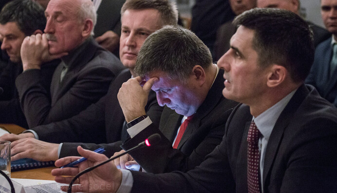 За что депутаты хотят уволить Авакова