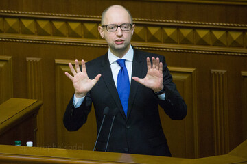 Яценюку разрешили шантажировать кредиторов