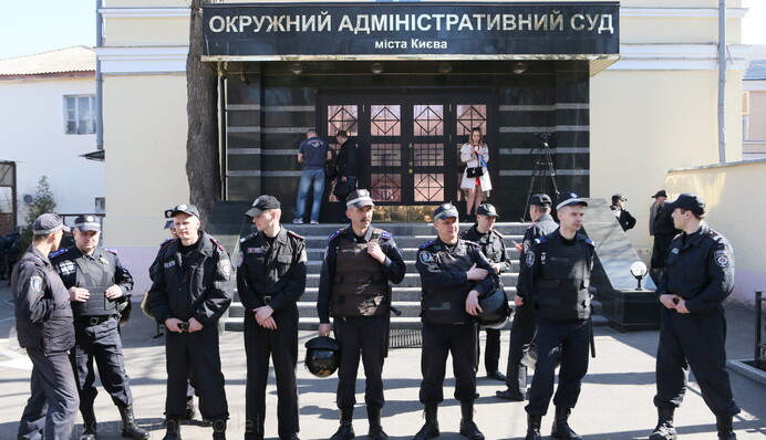 Скандал вокруг МВД: из милиции не смогли люстрировать борца с Майданом