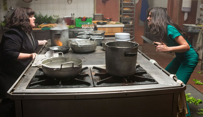 Джеймса Бонда переодели в женское платье: что получилось