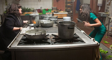 Джеймса Бонда переодели в женское платье: что получилось