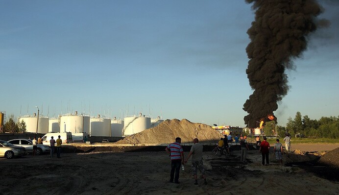 Пожар на нефтебазе под Киевом: хроника событий, новые фото и видео очевидцев