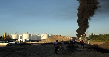 Пожар на нефтебазе под Киевом: хроника событий, новые фото и видео очевидцев