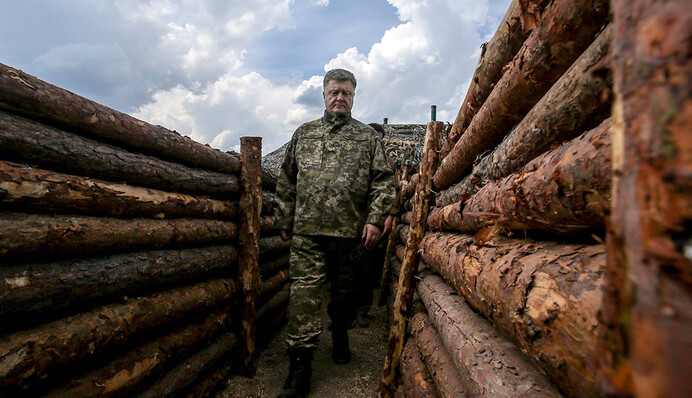 Как Порошенко проверял оборону Донбасса и менял там власть: репортаж из Мариуполя