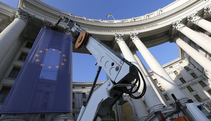 За кулисами европейского провала: на кого работает МИД Украины