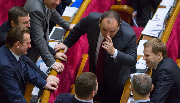 Бывшие регионалы рвутся во власть и хотят денег Коломойского